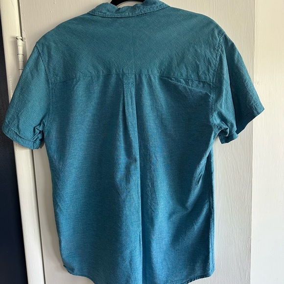 Men's Casual Button Down Shirt - Picture 4 of 4